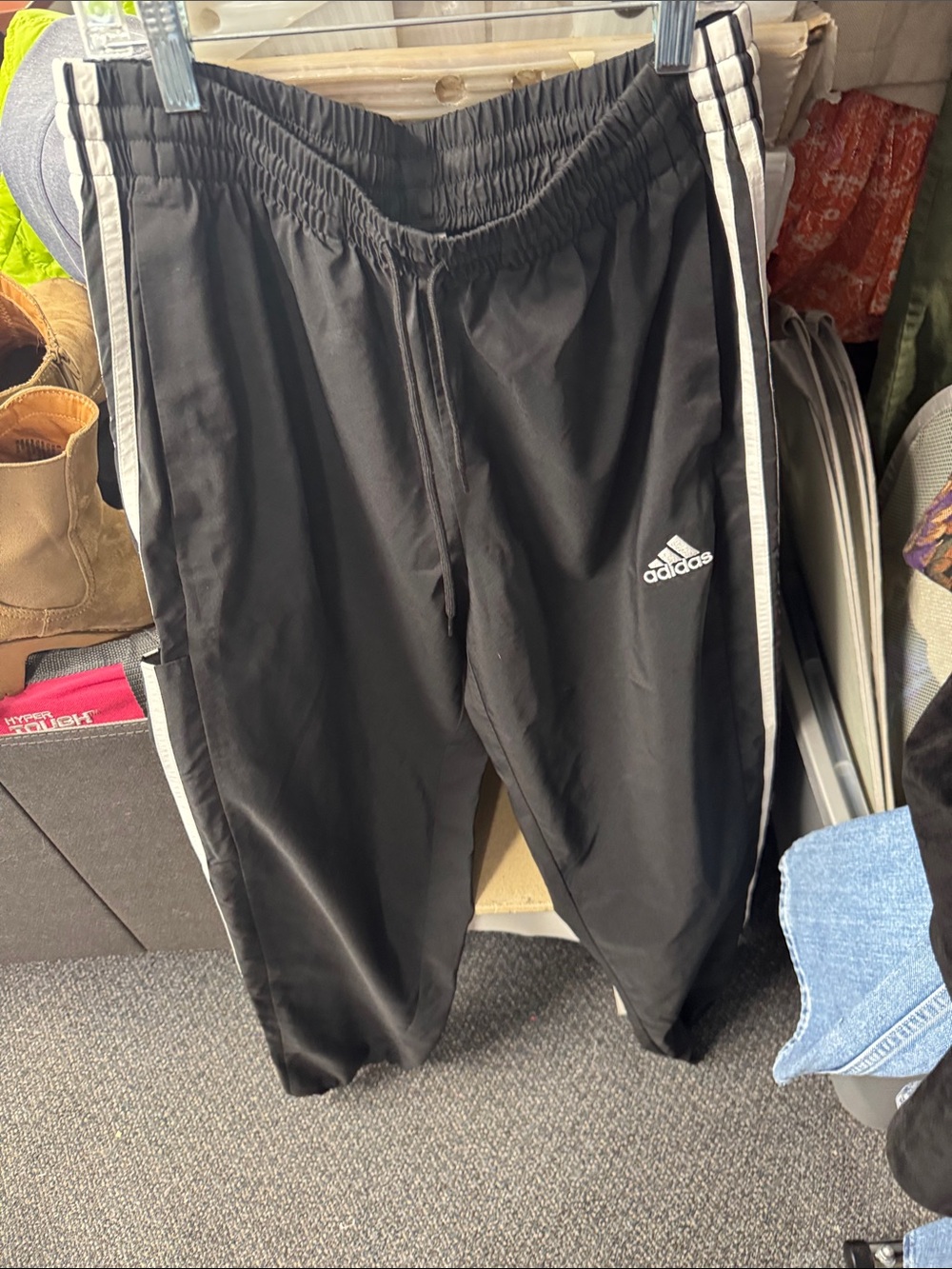 Adidas pants L // 100229